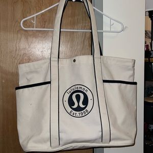 Lululemon tote bag